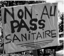 Pancarte « Non au pass sanitaire »